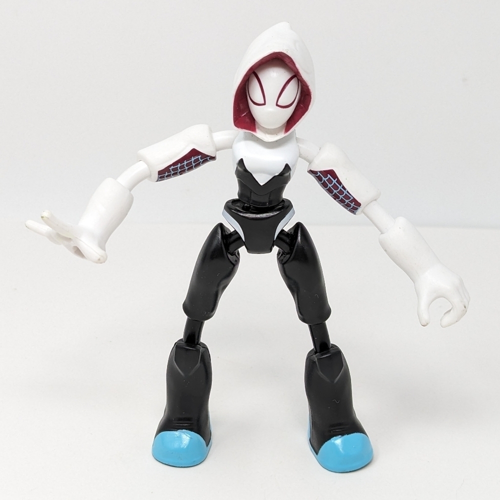 Marvel Spider Man Gwen Bend and Flex Figure
